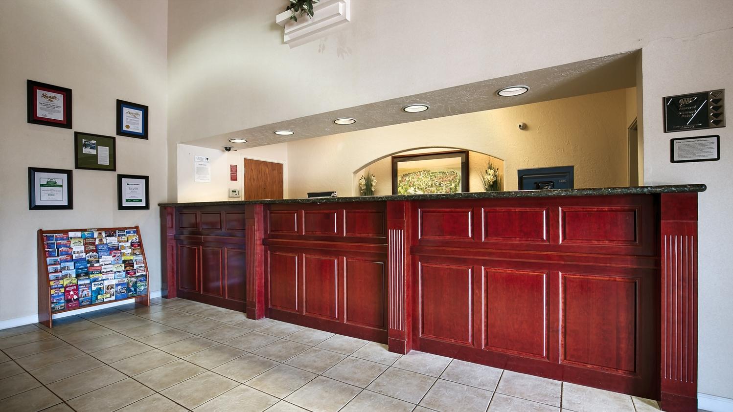 Best Western Plus Villa Del Lago Inn Patterson Екстер'єр фото