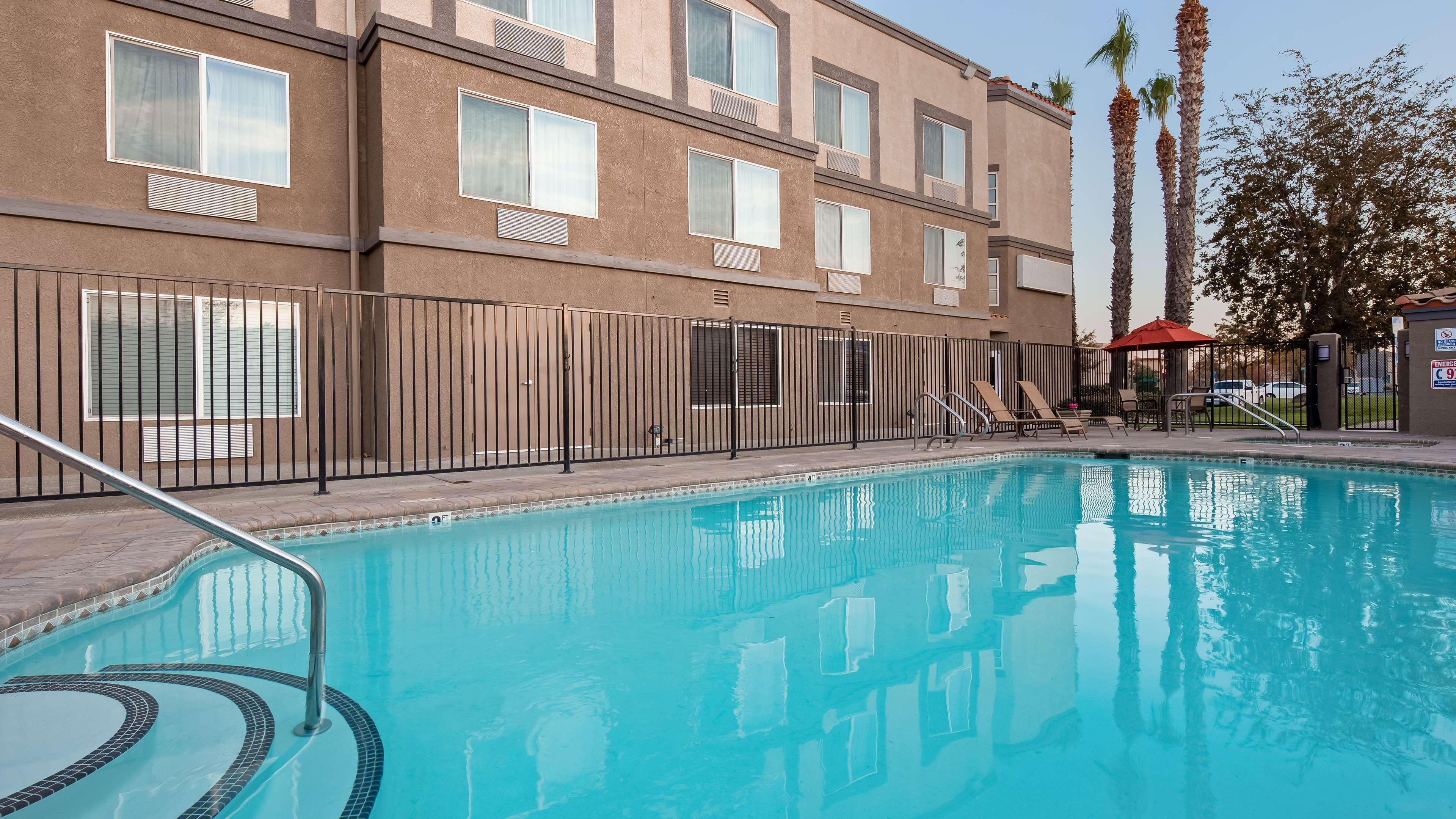 Best Western Plus Villa Del Lago Inn Patterson Екстер'єр фото