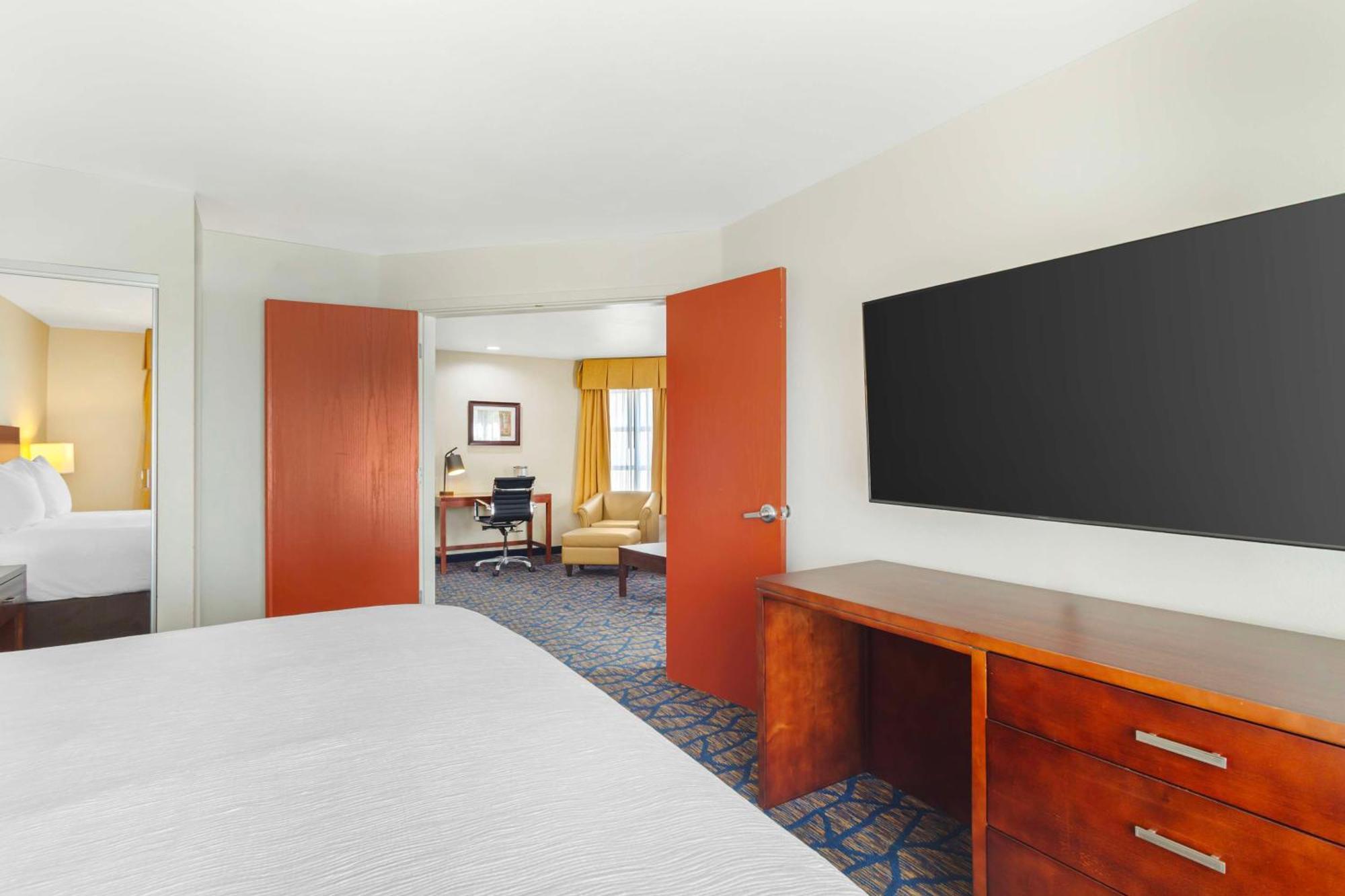 Best Western Plus Villa Del Lago Inn Patterson Екстер'єр фото