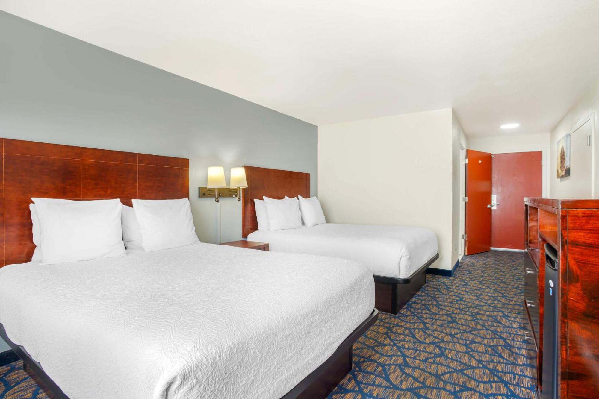 Best Western Plus Villa Del Lago Inn Patterson Екстер'єр фото