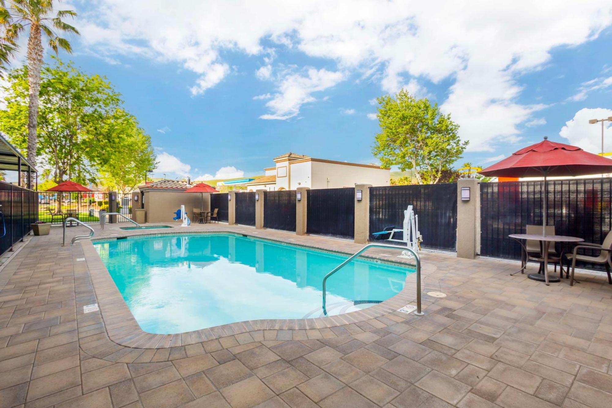 Best Western Plus Villa Del Lago Inn Patterson Екстер'єр фото